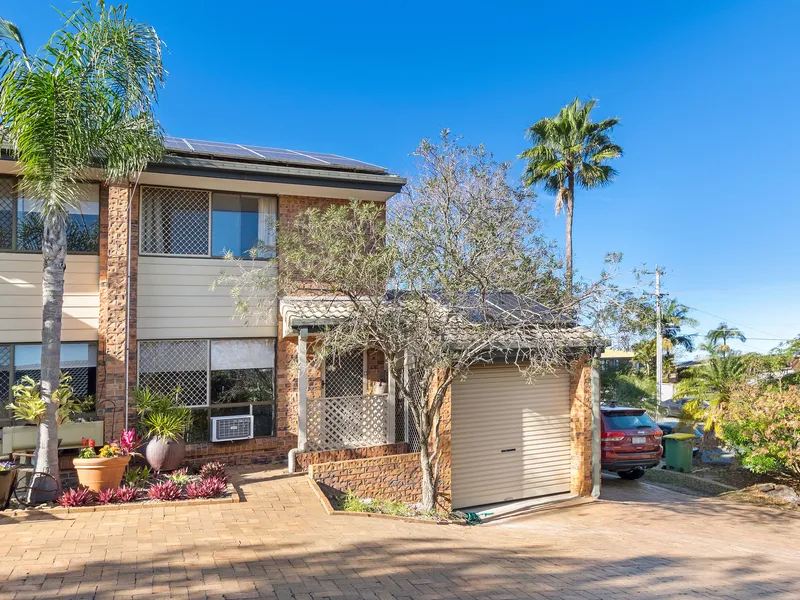 Freshly Painted Townhouse with Private Courtyard