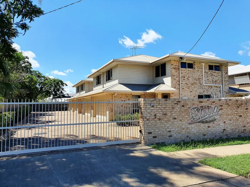EXECUTIVE TOWNHOUSE IN SECURE COMPLEX