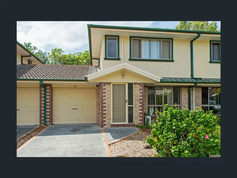 UNDER APPLICATION - BREAK LEASE - 2 BEDROOM TOWNHOUSE IN GATED COMPLEX - MINS TO COLES, WOOLLIES, BUNNINGS, KMART, LAKE AND PARKLANDS, COOMERA RIVER