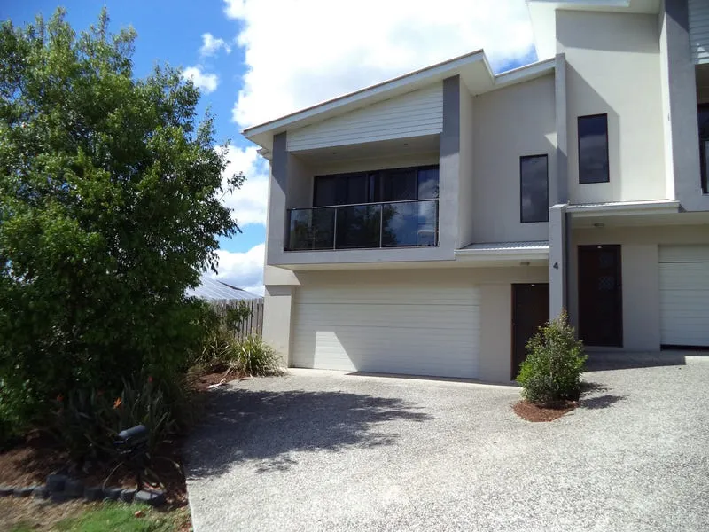 EXCELLENT INVESTMENT - DUPLEX PAIR ON ONE TITLE