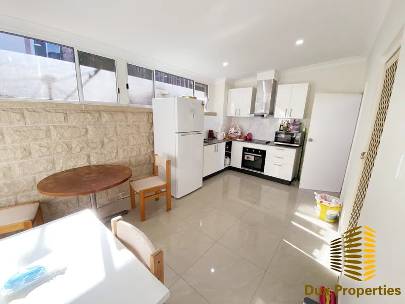 Three Bedroom Student Accommodation with Furniture, BILLS INCLUDED