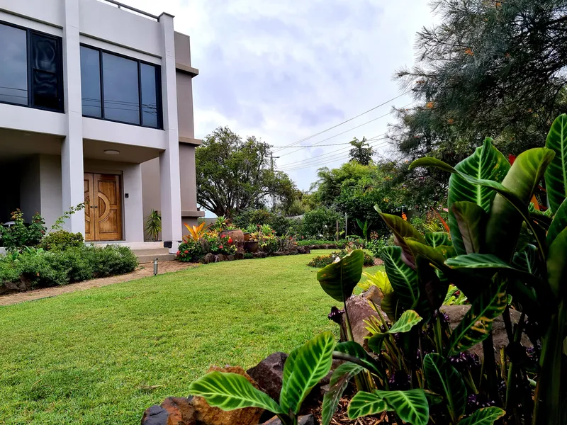 Substantial family home set in  almost 1500m2 of secret garden