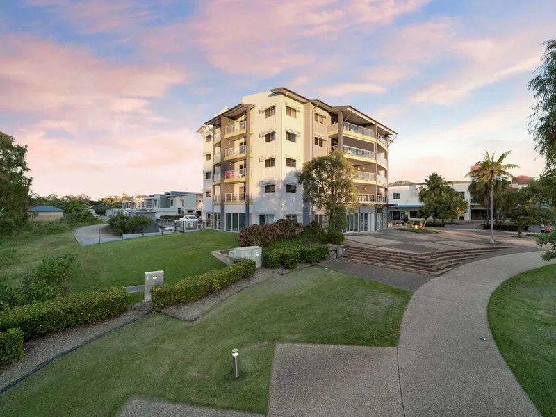 Stunning Riverview Apartment