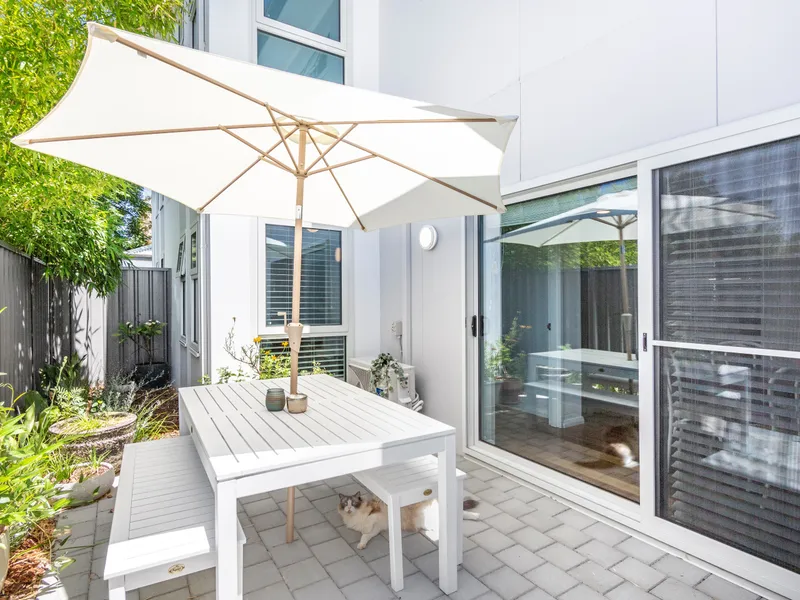 Near New with Courtyard