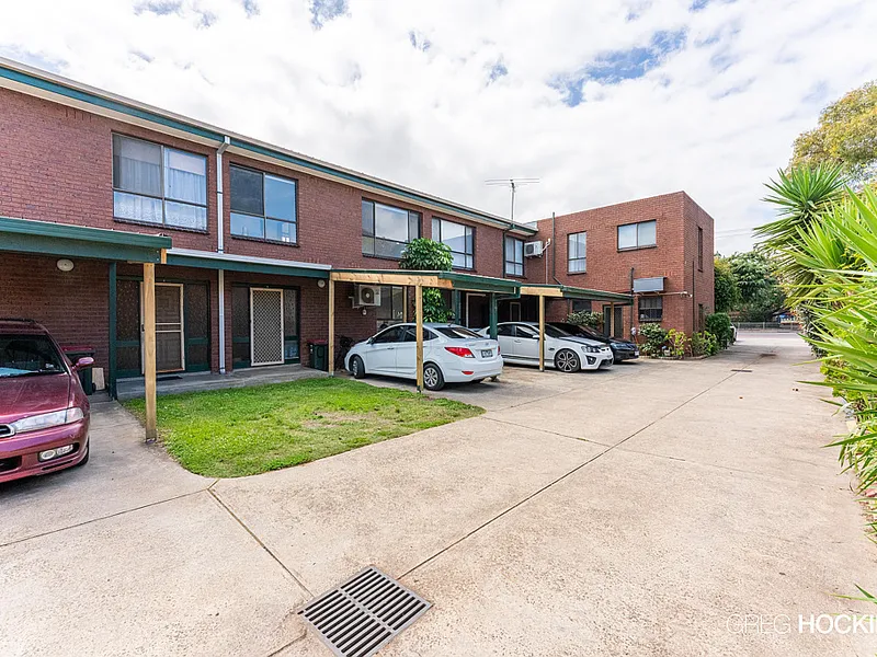 Fully Renovated 2 bedroom Double Storey Unit