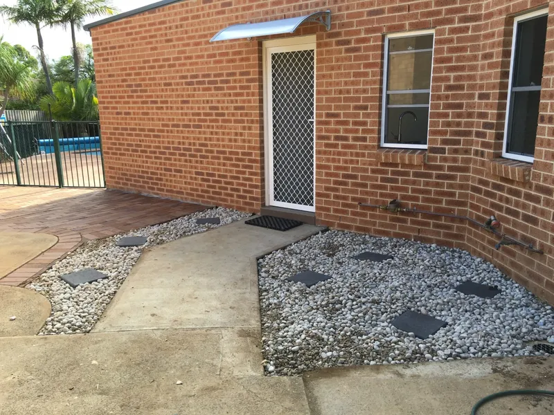 Fully furnished 2 Bedroom Granny Flat , all bills included