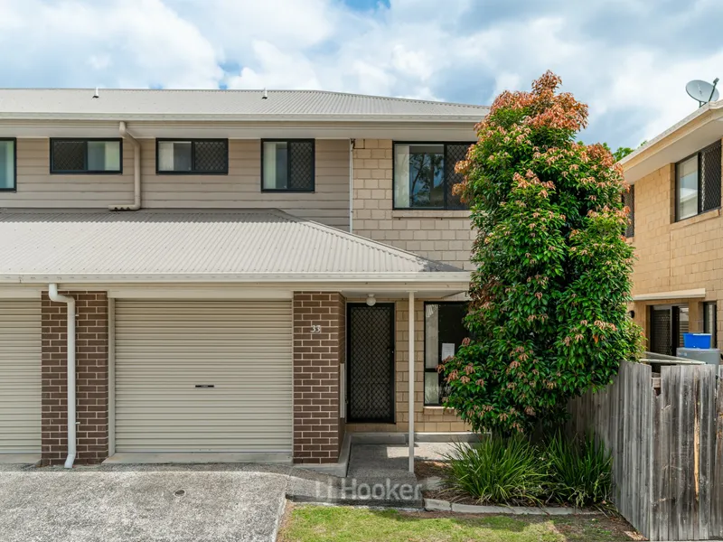 TOWNHOUSE IN SMALL COMPLEX