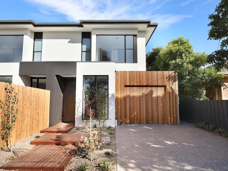 PEACEFUL, PRIVATE & SUPERBLY PRESENTED