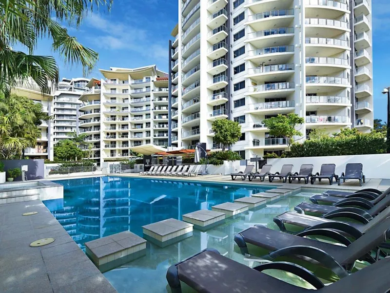 SPACIOUS 1 BEDROOM PLUS STUDY