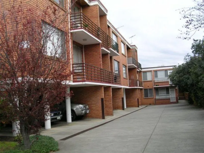 Ground Floor Apartment with lock-up storeroom