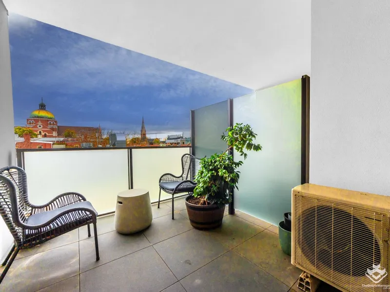 Urban Sophistication in Enviable Kew Location