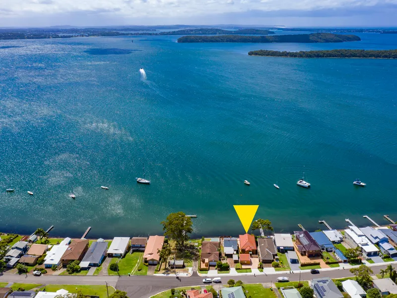 Absolute Deep Waterfront - A Touch of Paradise.