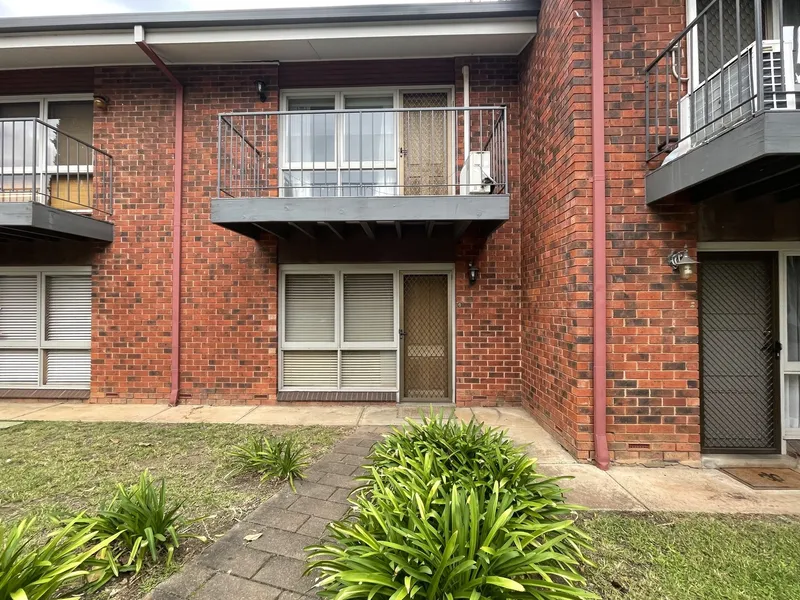 A MUST SEE!! BEAUTIFUL TOWNHOUSE IN TOP LOCATION!