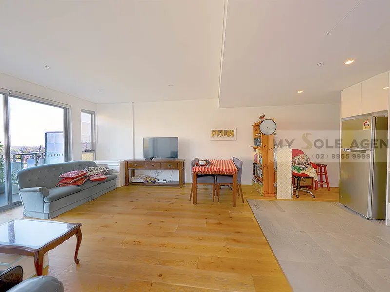 Extra Large Two-bed Apartment With 28 balcony