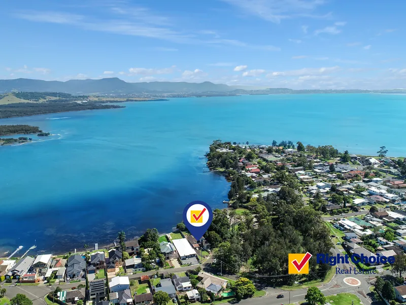 951m2 level absolute waterfront property