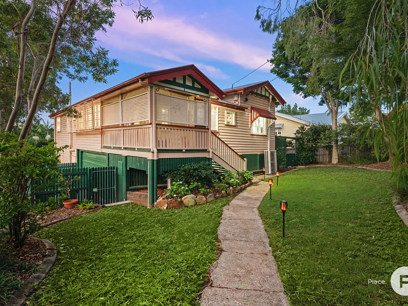 Beautifully maintained family prestige home in coveted Clifton Hill pocket