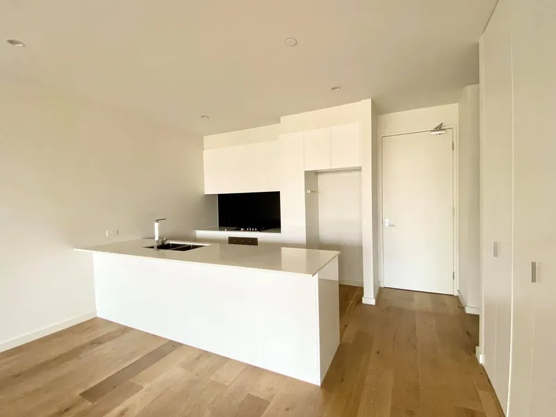 SPACIOUS & MODERN TWO BEDROOM, TWO BATHROOM APARTMENT WITH TREETOP VIEWS!  | HODGES CAULFIELD