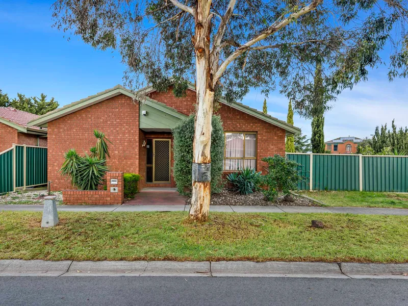 Corner Site, 2 Minutes to Freeway