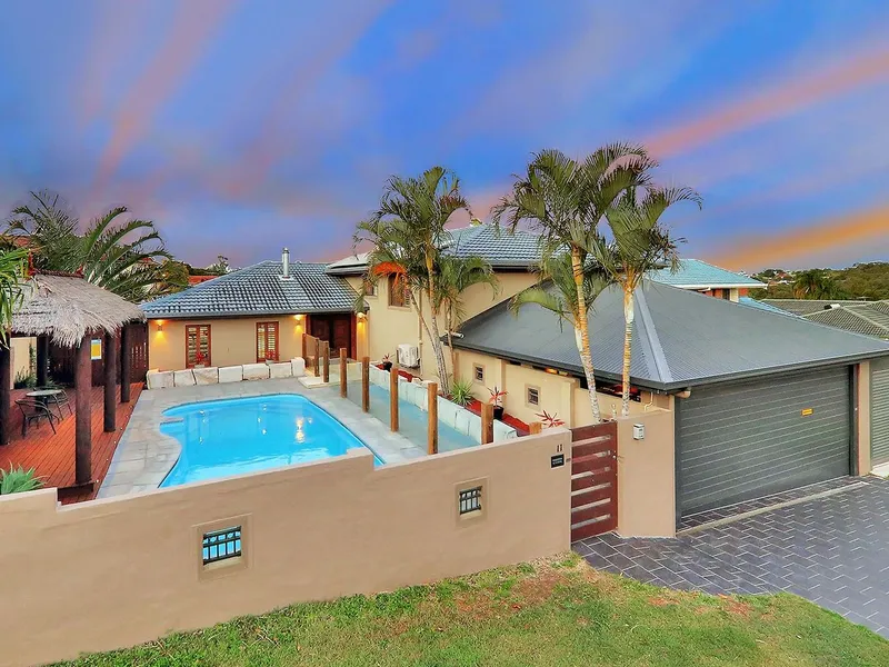 Elegant Resort Style Prestige family living in Convenient location