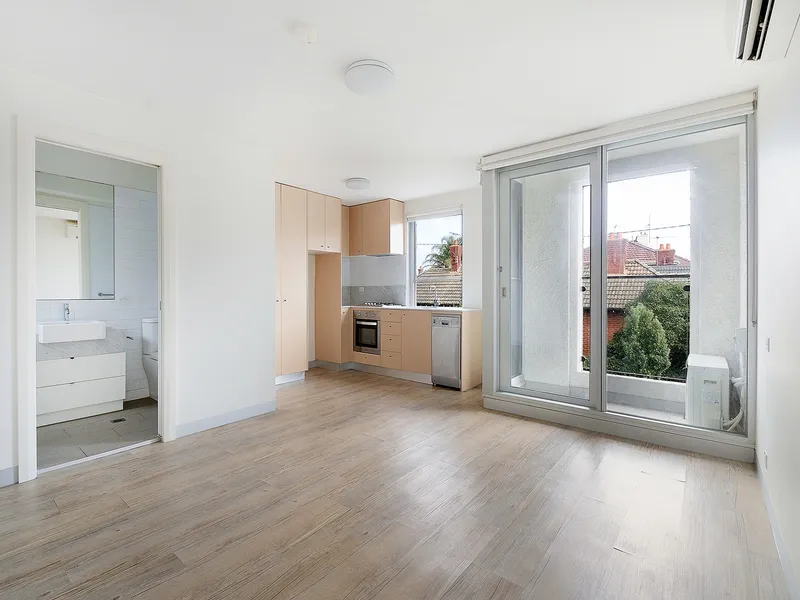 STYLISH ST KILDA STUDIO