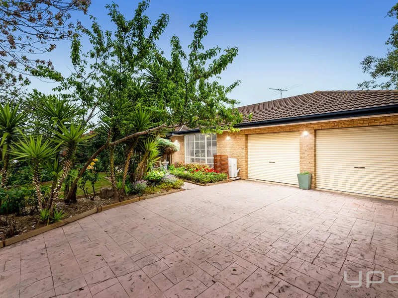 THE PERFECT HOME IN A COURT LOCATION 3 LEXINGTON COURT, WERRIBEE