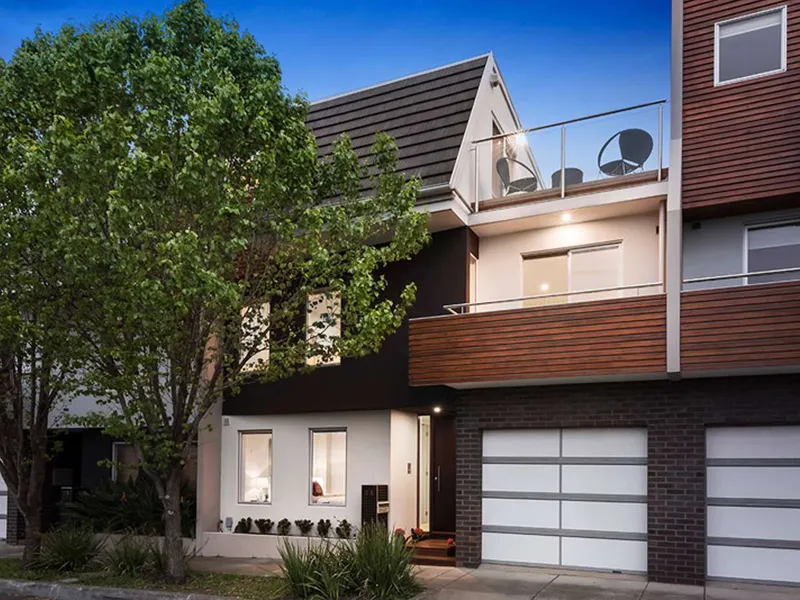 AMAZING VIEWS FROM ROOFTOP DECK