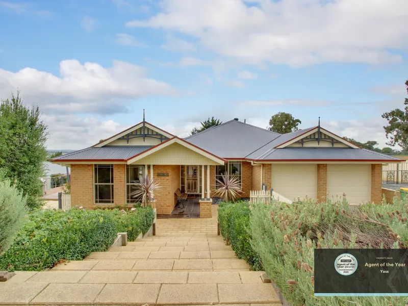 Outstanding Family Entertaining in Hatton Park Estate