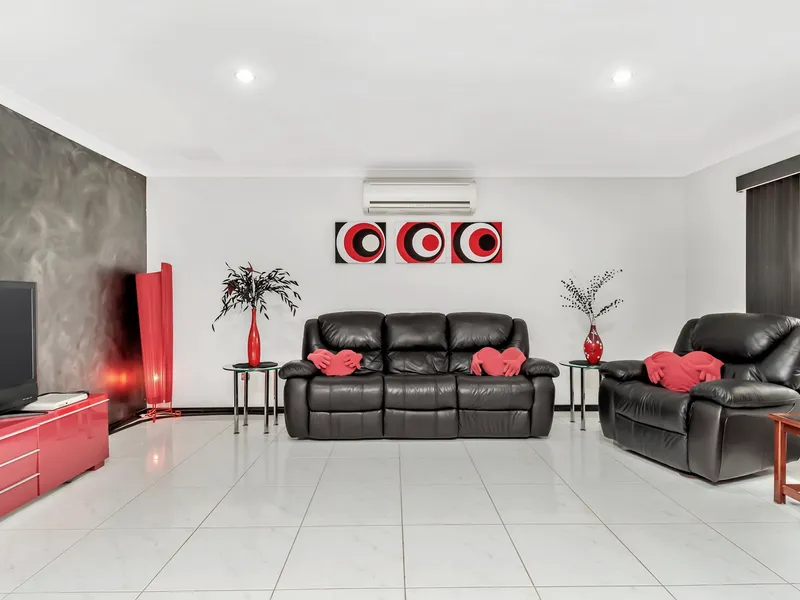 826m2 Lot with Big Home and a Workshop!