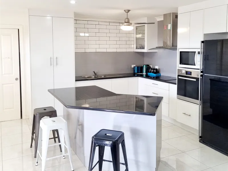 4BDRM 2BATH with VIEWS POOL and SHED