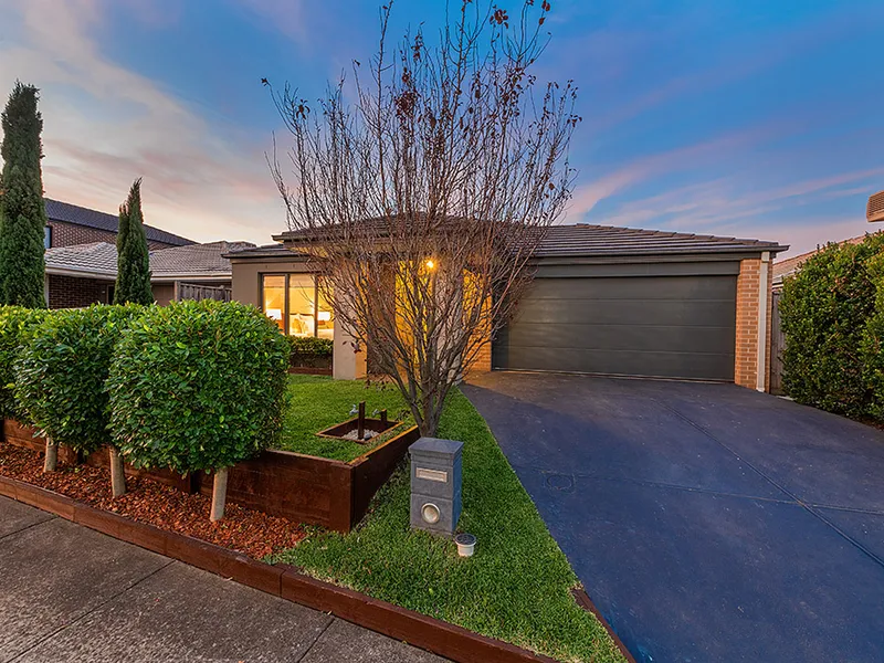 SPACIOUS, STYLISH & SUPERBLY SITUATED - BUDGET BUSTER IN POPULAR MARRIOTT WATERS!