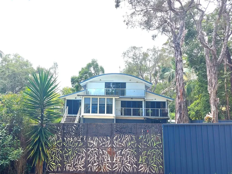 Huge Modern Home close to the best beach on the island!!