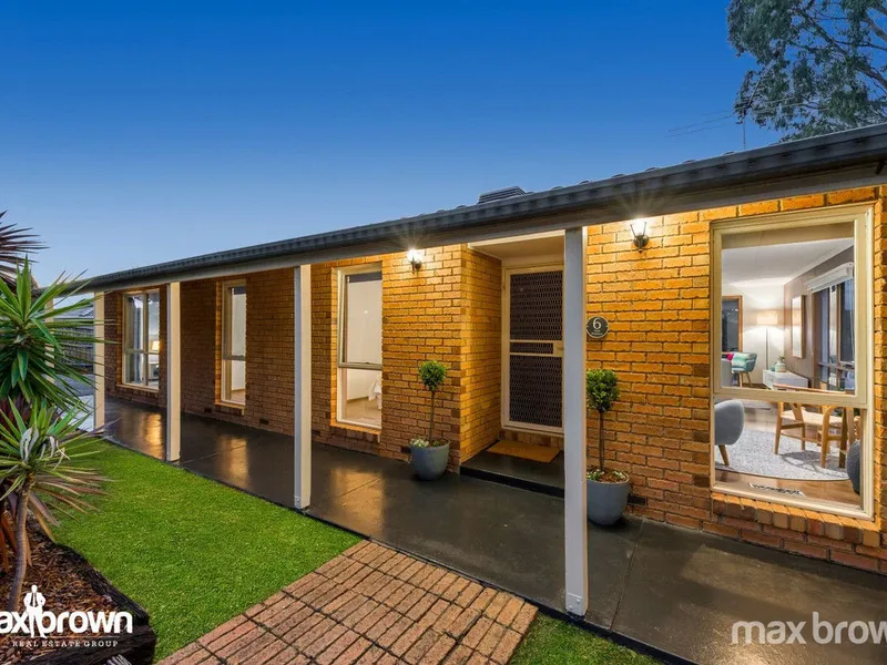 Updated 3 Bedroom Brick Home close to Lilydale lakes