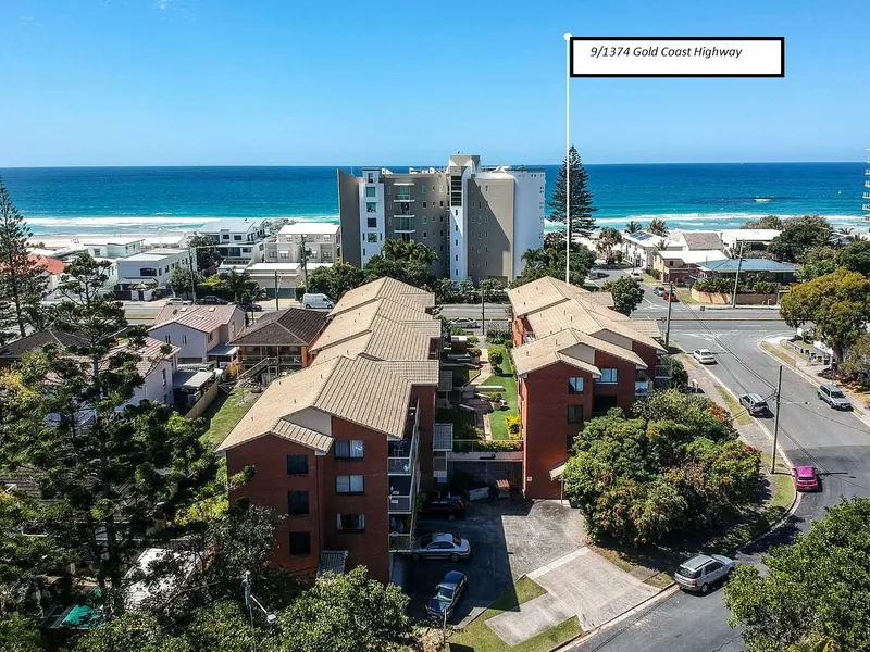 REFRESHED TWO BEDROOM UNIT IN IDEAL LOCATION