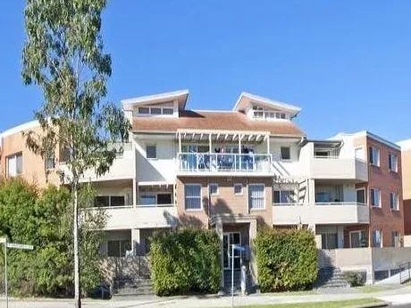 Immaculate, 2 bedroom unit, well positioned, convenient location