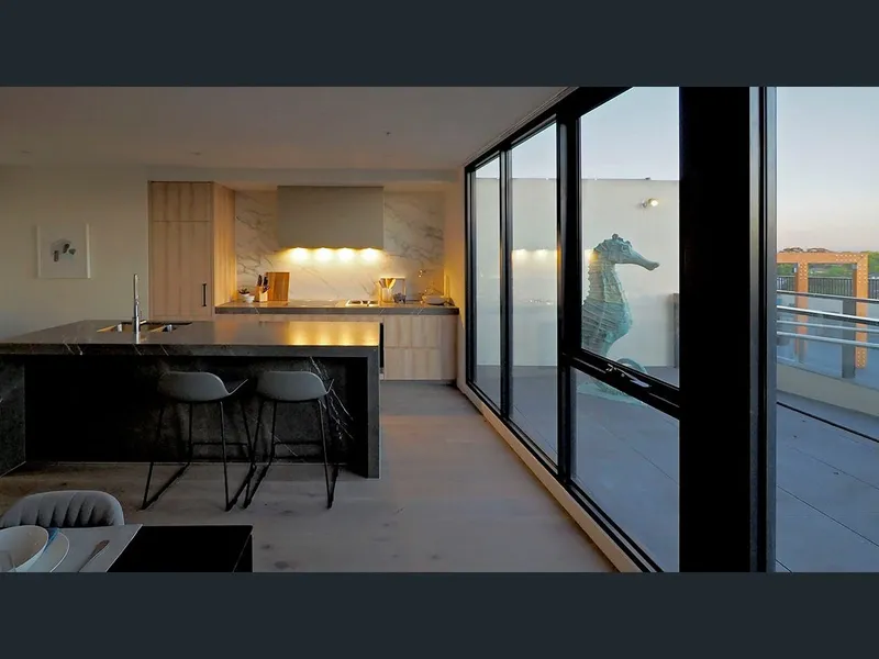 Large 2 Bedroom, 2 Bathroom Apartment with a Secure Carpark in Malvern East!!!