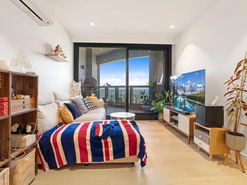 Central and secure with Sweeping Views From Sky One