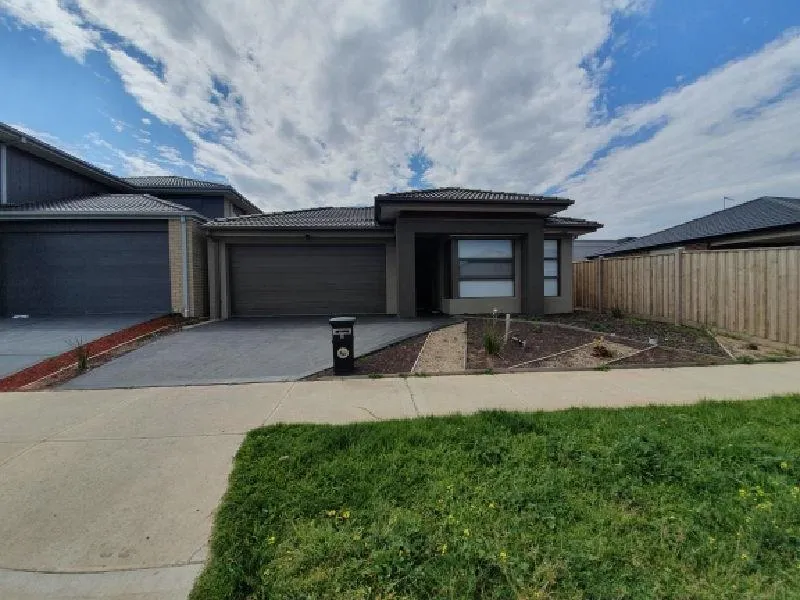 MASSIVE HOME - PERFECT FOR THE WHOLE FAMILY *** INSPECTIONS AND APPLICATIONS - PLEASE PHONE 0420 765 539 ***