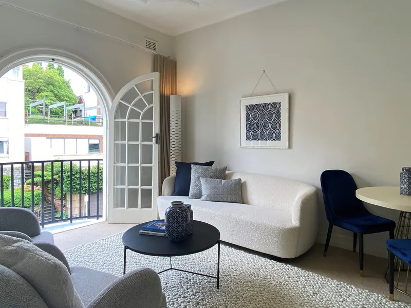 Exclusive Parisienne style North facing beauty. Walk to everything.