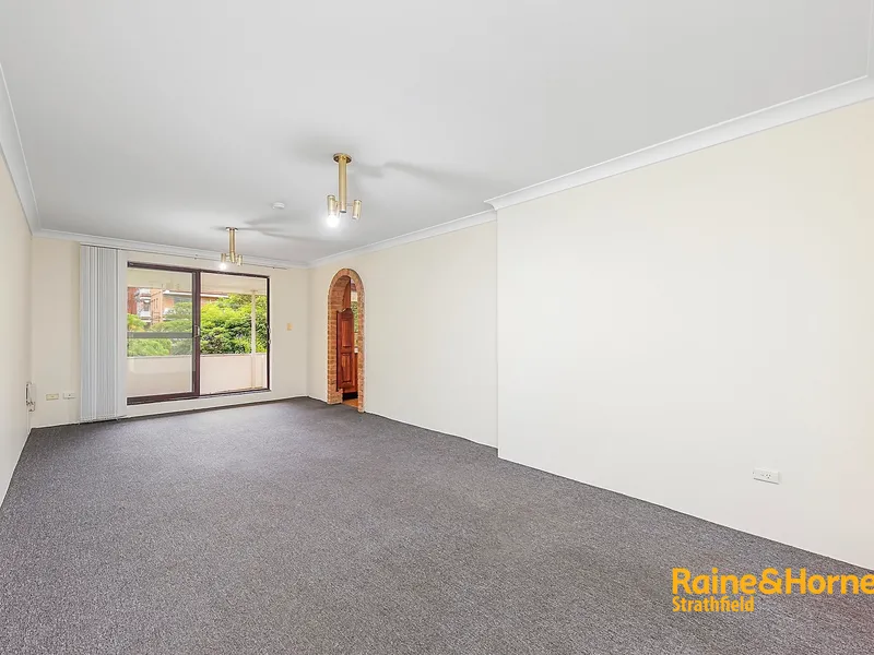 Spacious 2 Bedrooms Unit in the heart of Homebush West