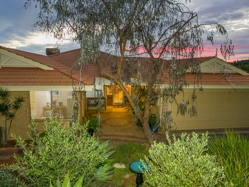 * * * UNDER OFFER * * * 