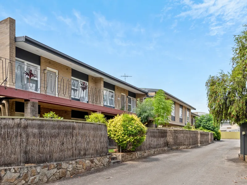 Stylish, Modern & Updated Apartment