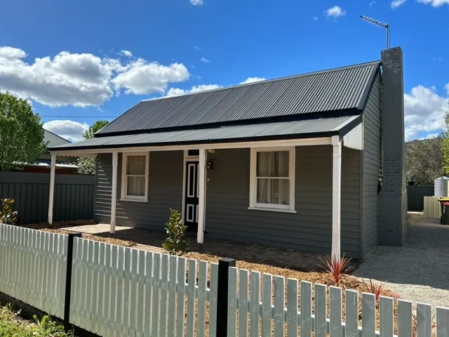 RENOVATED 4 BEDROOM DELIGHT WITH HUGE GARAGE IN CENTRAL HEATHCOTE