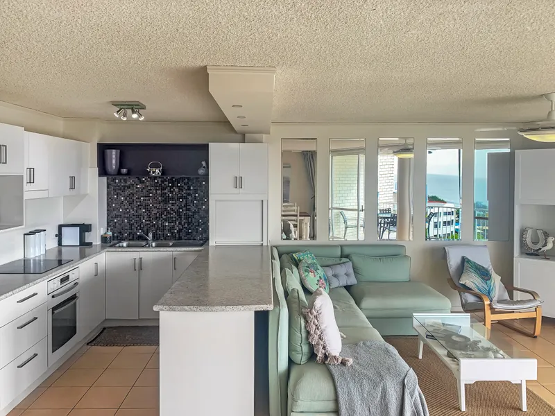 2 BEDROOM UNIT WITH PRIVATE ROOFTOP AND VIEWS OF KINGS BEACH!