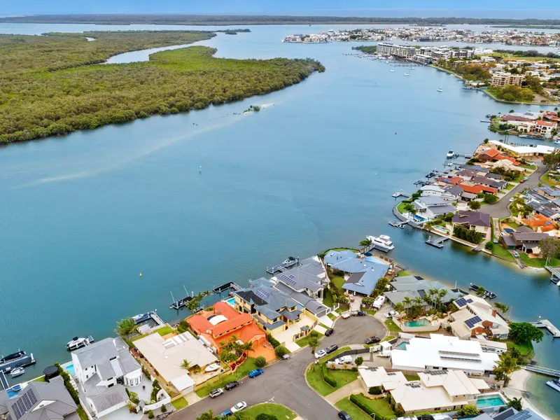 Exceptionally Positioned North Riverfront Home in Tightly Held Street