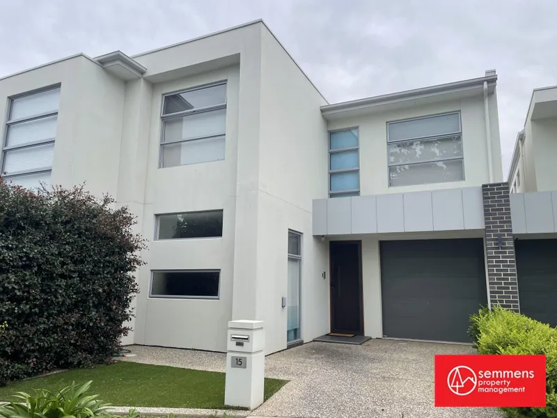 MODERN TOWNHOUSE - GREAT LOCATION - MINUTES TO CBD