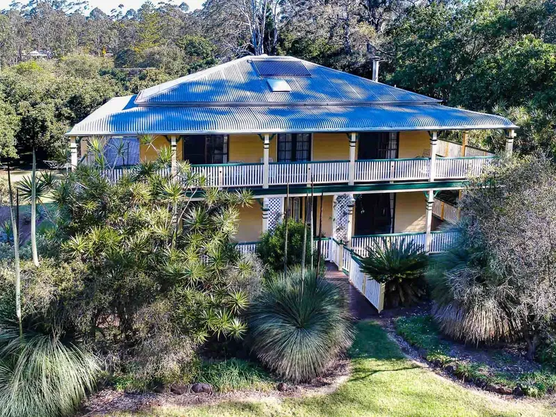 Double Storey Queenslander, Avocado Trees & Sheds!