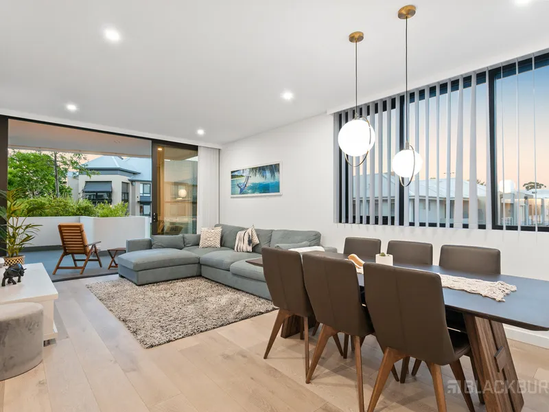 FULLY FURNSIHED 2 BEDROOM APARTMENT WITH ENVIOUS COURTYARD