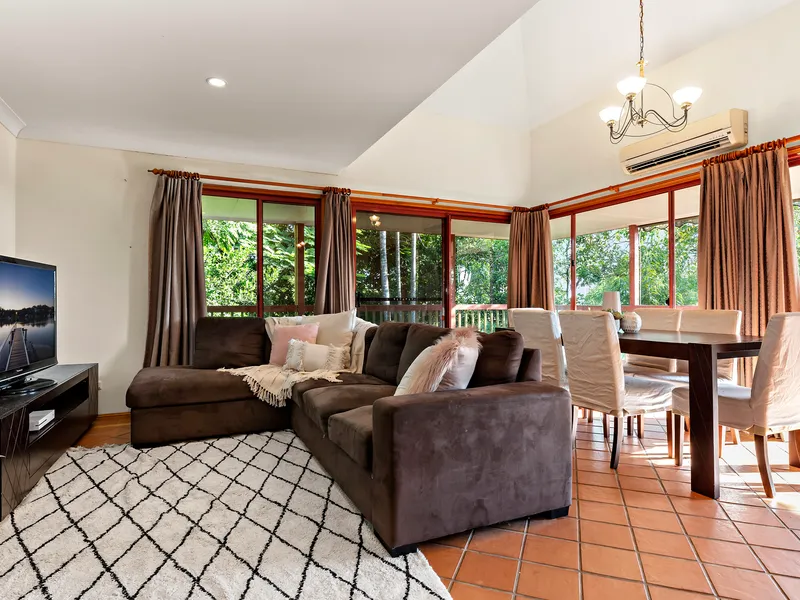 RENOVATE & PROFIT at this Lovely, Tree Top Hideaway with Glorious Sunsets on 949m2...