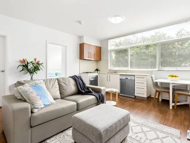 Live the St Kilda Hill Highlife