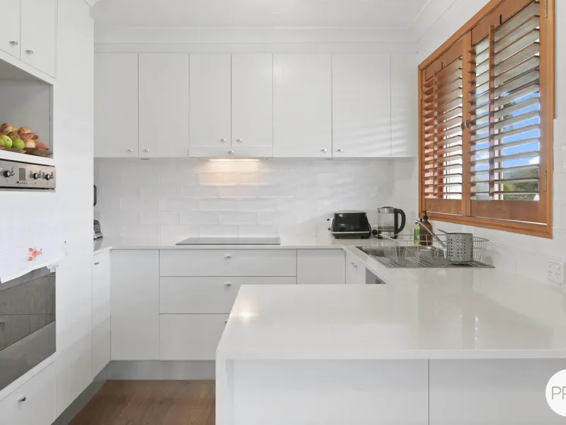 Top Floor, Centrally Located Apartment